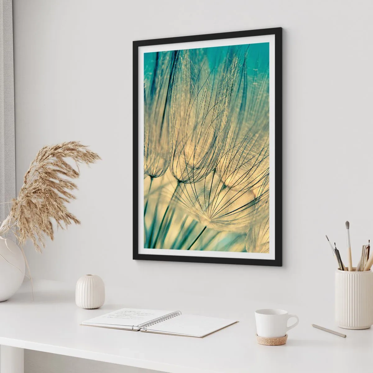 Poster în ramă neagră - Fotografie macro a păpădiilor delicate în lumina soarelui apus - 50x70cm - Așteptând vântul - Decorațiune modernă pentru perete pentru living și dormitor ARTTOR