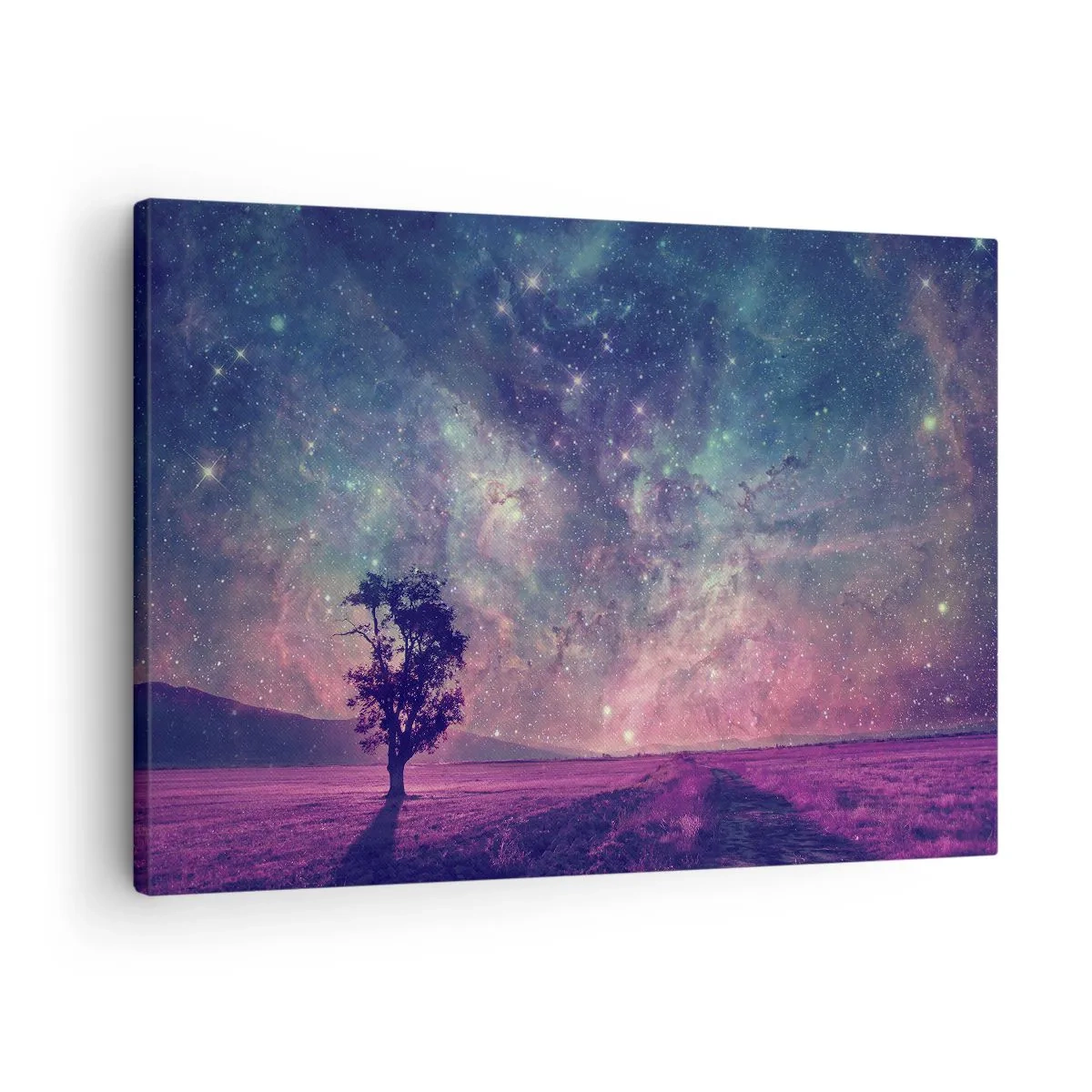 Tablou pe pânză Canvas - Un copac pe un cer înstelat în culori violet și albastru - 70x50cm - Sub un cer magic - Decorațiune modernă pentru perete pentru living și dormitor ARTTOR