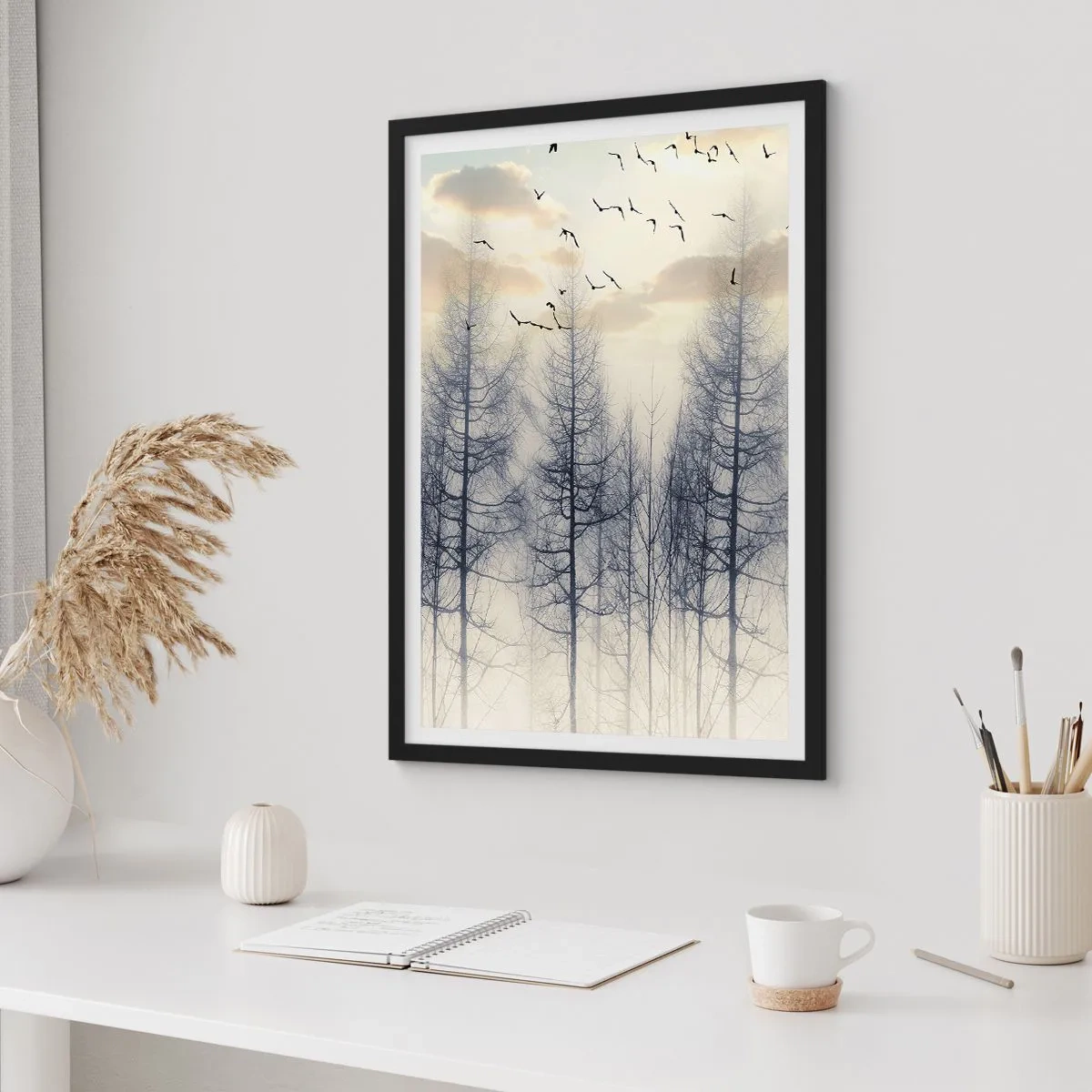 Poster în ramă neagră - O pădure încețoșată cu copaci înalți și păsări în zbor dimineața - 50x70cm - Spiritele pădurii - Decorațiune modernă pentru perete pentru living și dormitor ARTTOR