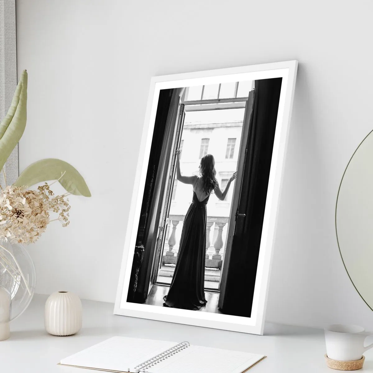 Poster în ramă albă - Splendoare alb-negru - 50x70 cm