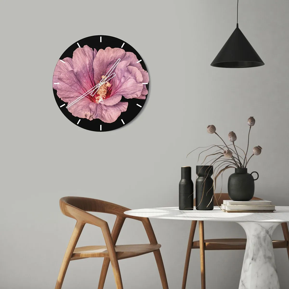 Ceas de perete - Ceas pe sticlă - Prim-plan al unei flori de hibiscus în nuanțe delicate de roz - 30x30cm - Direct la inimă - Decorațiune modernă pentru perete pentru living, bucătărie și dormitor ARTTOR