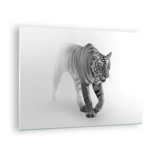 Tablou pe sticlă - Un tigru pășind prin ceață, cu o estompare subtilă în fundal - 70x50cm - De veghe în ceață - Decorațiune modernă pentru perete pentru living și dormitor ARTTOR