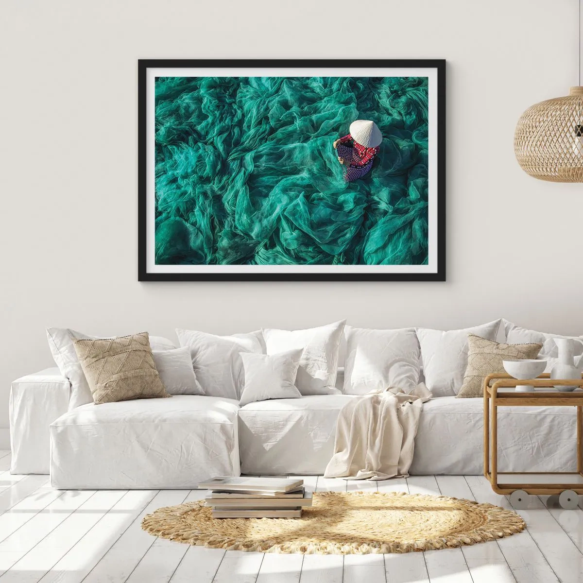 Poster în ramă neagră - Într-o mare de rețea - 70x50 cm