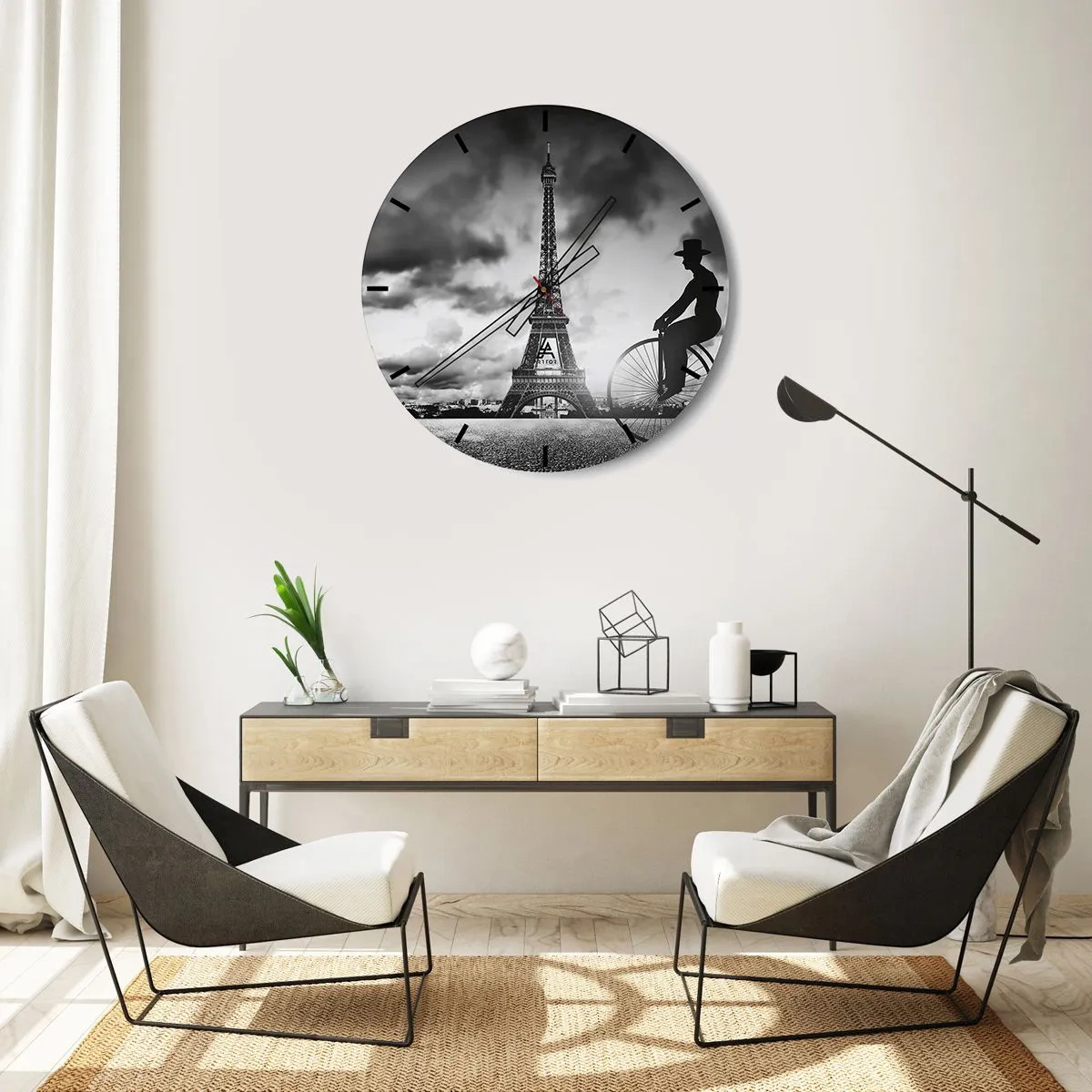 Ceas de perete - Ceas pe sticlă - Turnul Eiffel cu un ciclist pe un cer dramatic - 30x30cm - Dorul de Belle Epoque - Decorațiune modernă pentru perete pentru living, bucătărie și dormitor ARTTOR