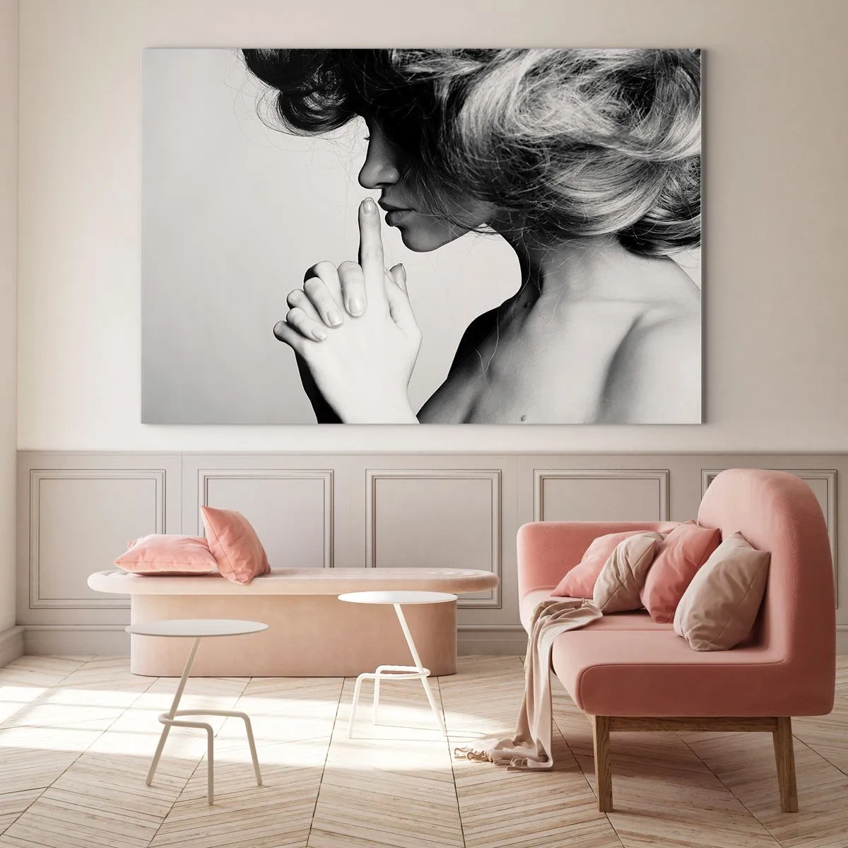 Tablou pe sticlă - O femeie într-o fotografie alb-negru care face gesturi pentru liniște - 70x50cm - Ascultă-te pe tine însuți - Decorațiune modernă pentru perete pentru living și dormitor ARTTOR