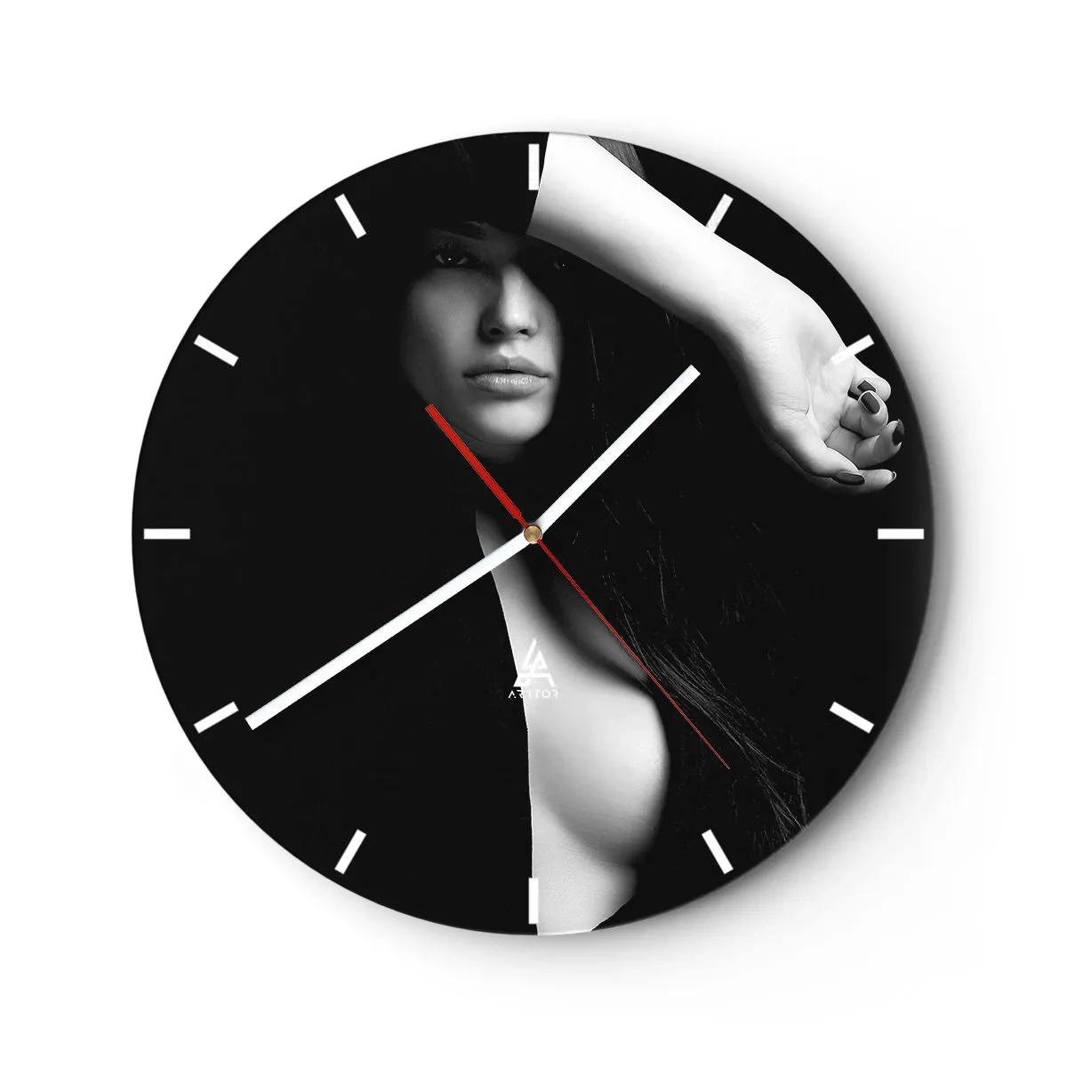 Ceas de perete - Ceas pe sticlă - Portret alb-negru al unei femei cu fața acoperită și un umăr gol - 30x30cm - Școala de seducție - Decorațiune modernă pentru perete pentru living, bucătărie și dormitor ARTTOR