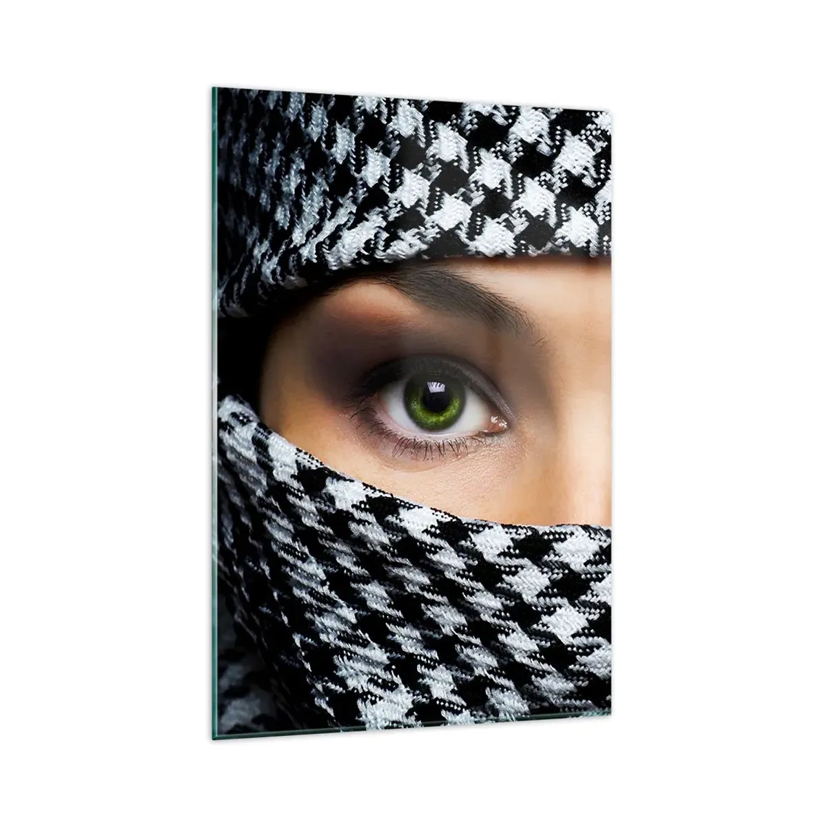 Tablou pe sticlă - Un portret al unei frumuseți cu ochii verzi - 80x120 cm