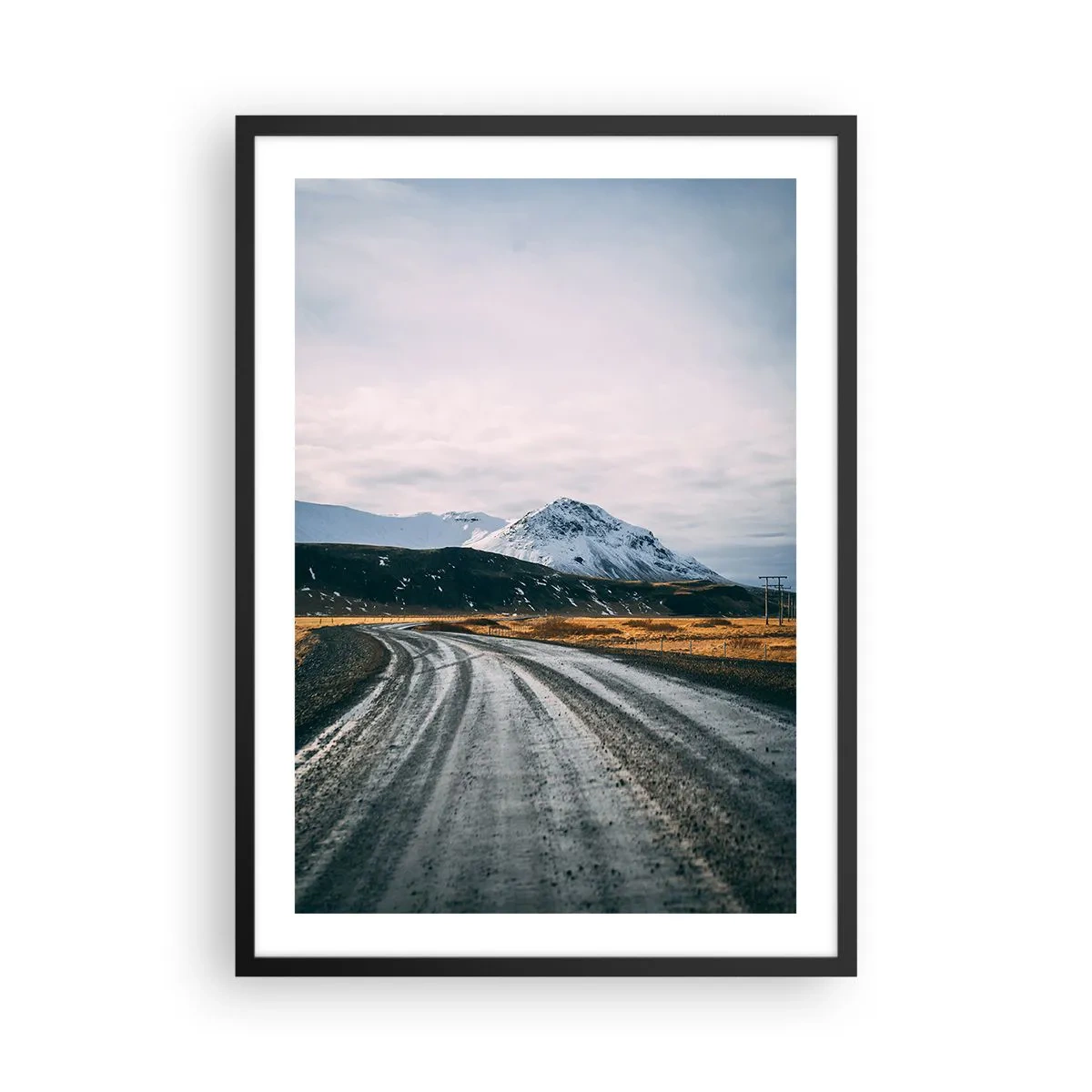Poster în ramă neagră - Un drum care duce spre munții acoperiți de zăpadă - 50x70cm - În stilul islandez - Decorațiune modernă pentru perete pentru living și dormitor ARTTOR