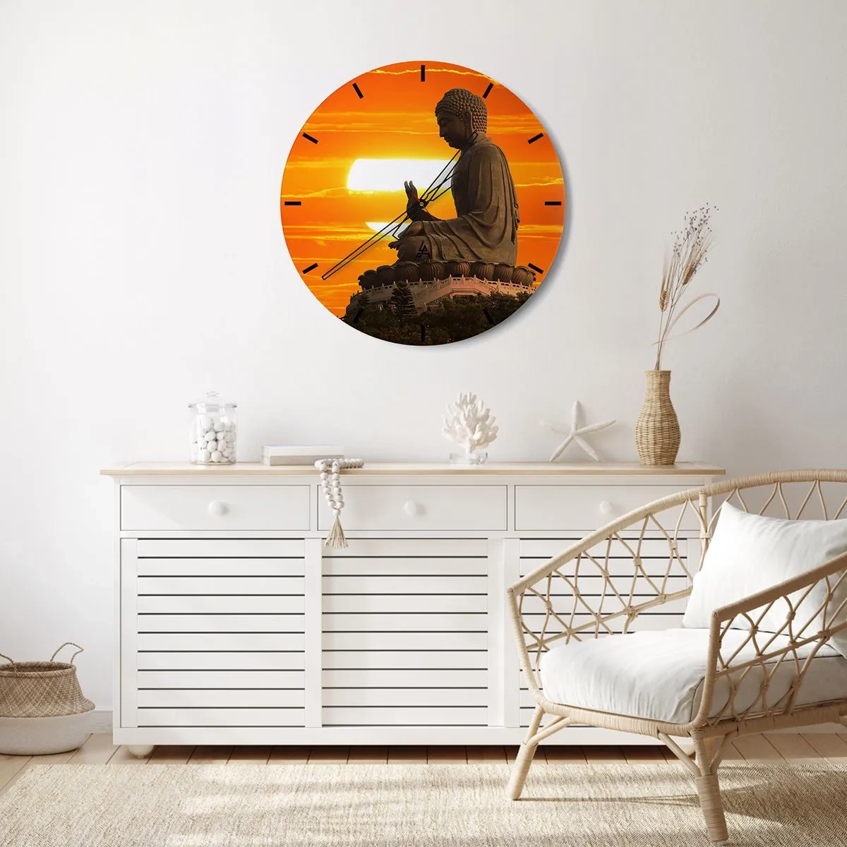 Ceas de perete - Ceas pe sticlă - O statuie a lui Buddha pe fundalul unui apus de soare intens în culori calde. - 30x30cm - Fără frică de lume - Decorațiune modernă pentru perete pentru living, bucătărie și dormitor ARTTOR