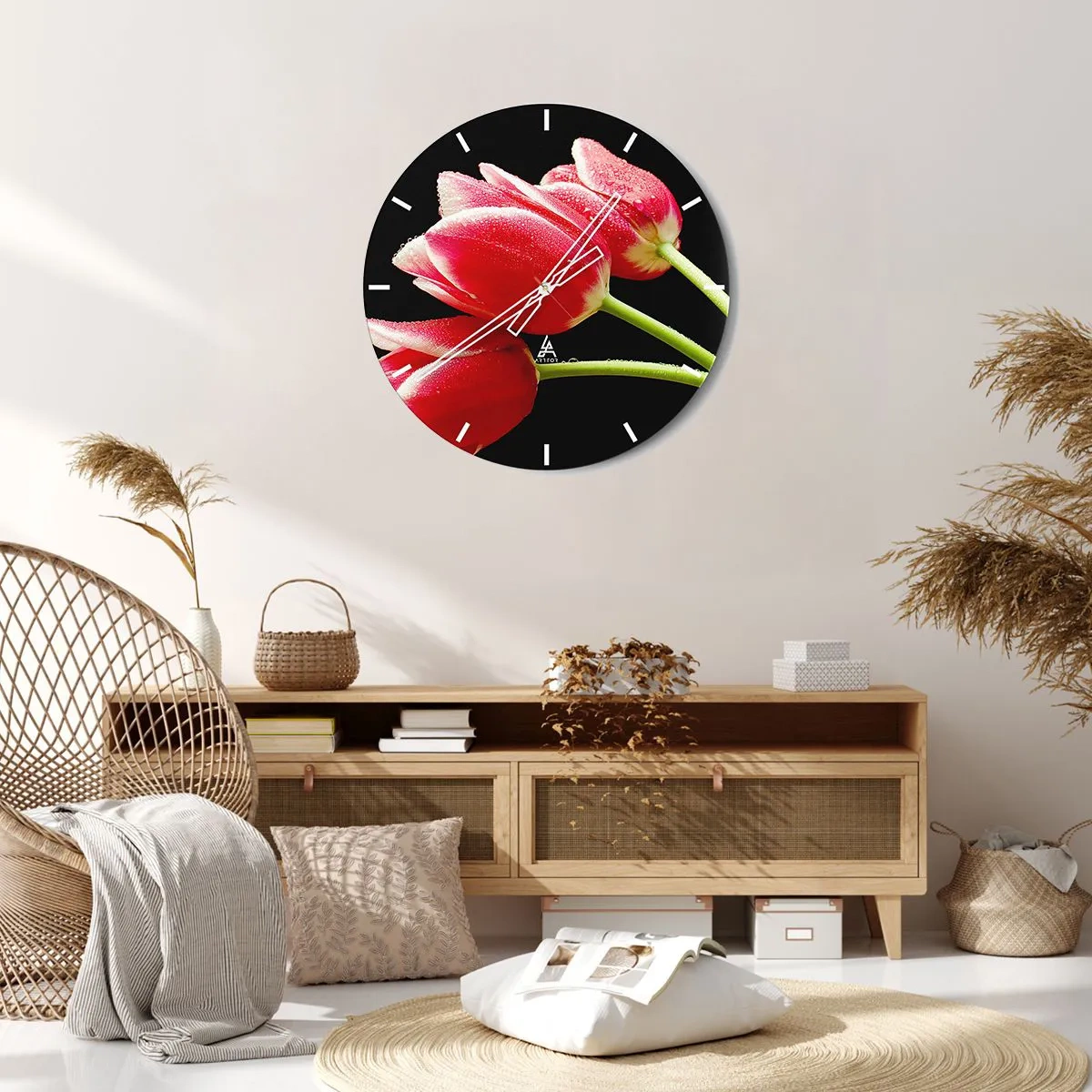 Ceas de perete - Ceas pe sticlă - Lalele roșii cu picături de apă pe fundal negru - 30x30cm - Promisiunea unei iubiri pure - Decorațiune modernă pentru perete pentru living, bucătărie și dormitor ARTTOR