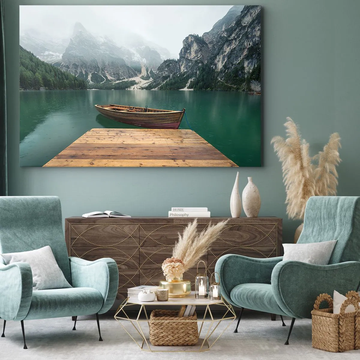 Tablou pe pânză Canvas - O barcă de lemn la un dig pe un lac înconjurat de munți - 70x50cm - Și frunțile mândre - Decorațiune modernă pentru perete pentru living și dormitor ARTTOR