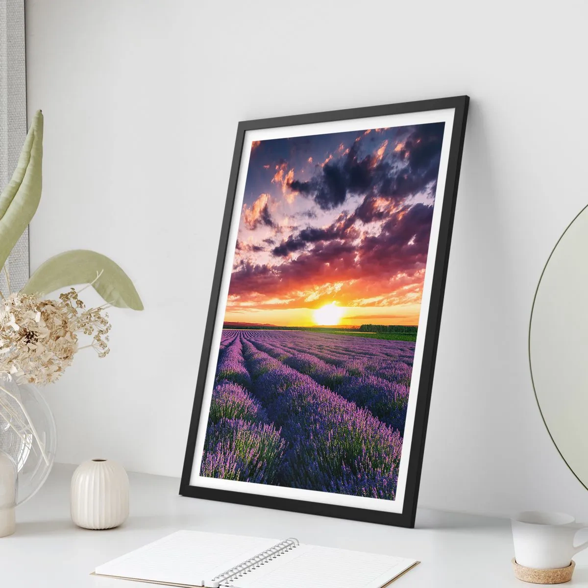 Poster în ramă neagră - Lumea lavandei - 40x50 cm
