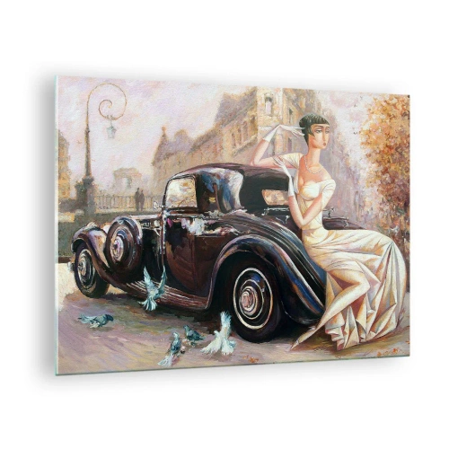 Tablou pe sticlă - Femeie elegantă lângă o mașină retro într-un cadru urban - 70x50cm - Eleganță retro - Decorațiune modernă pentru perete pentru living și dormitor ARTTOR