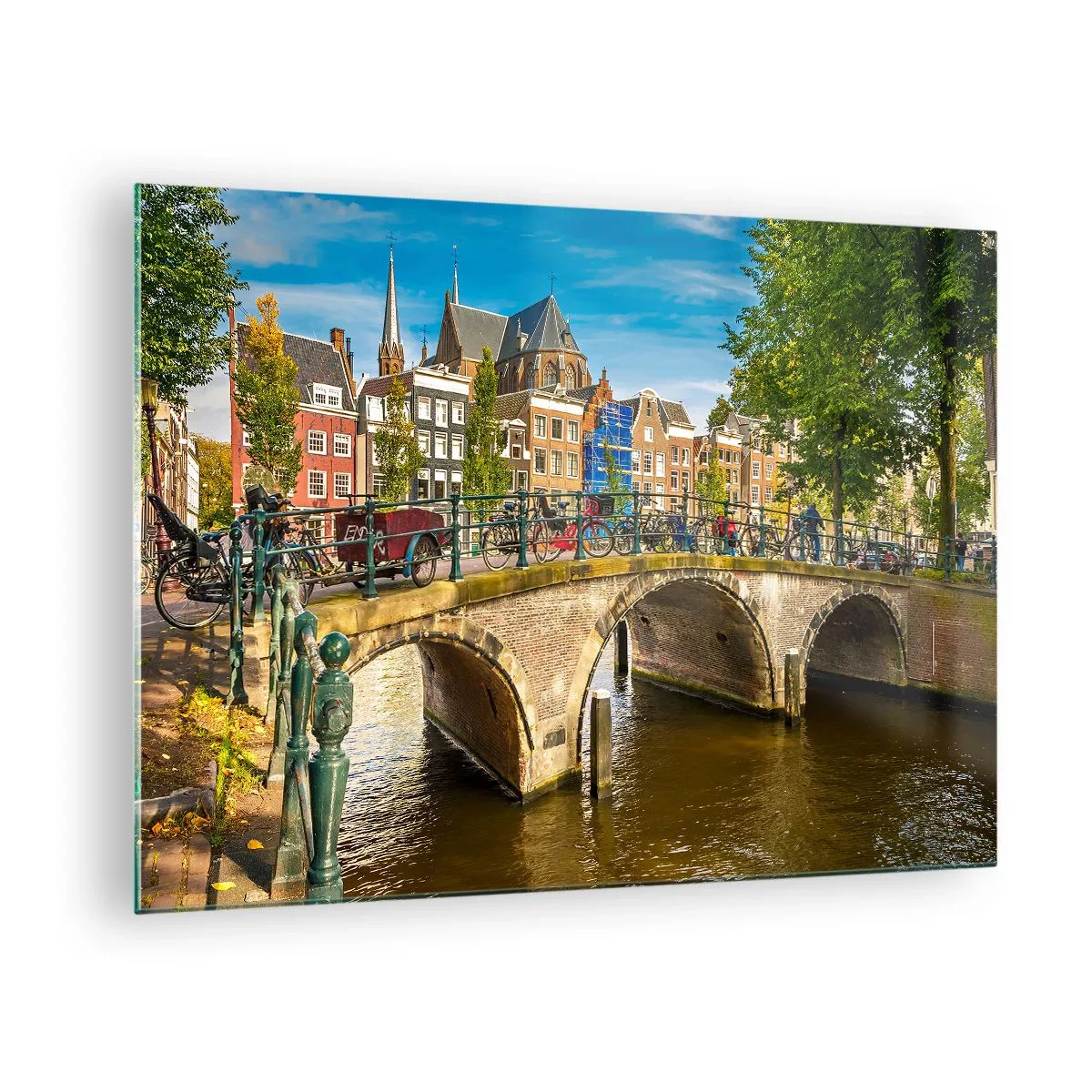 Tablou pe sticlă - Un pod peste un canal înconjurat de arhitectură istorică și verdeață - 70x50cm - Primăvara lângă canal - Decorațiune modernă pentru perete pentru living și dormitor ARTTOR