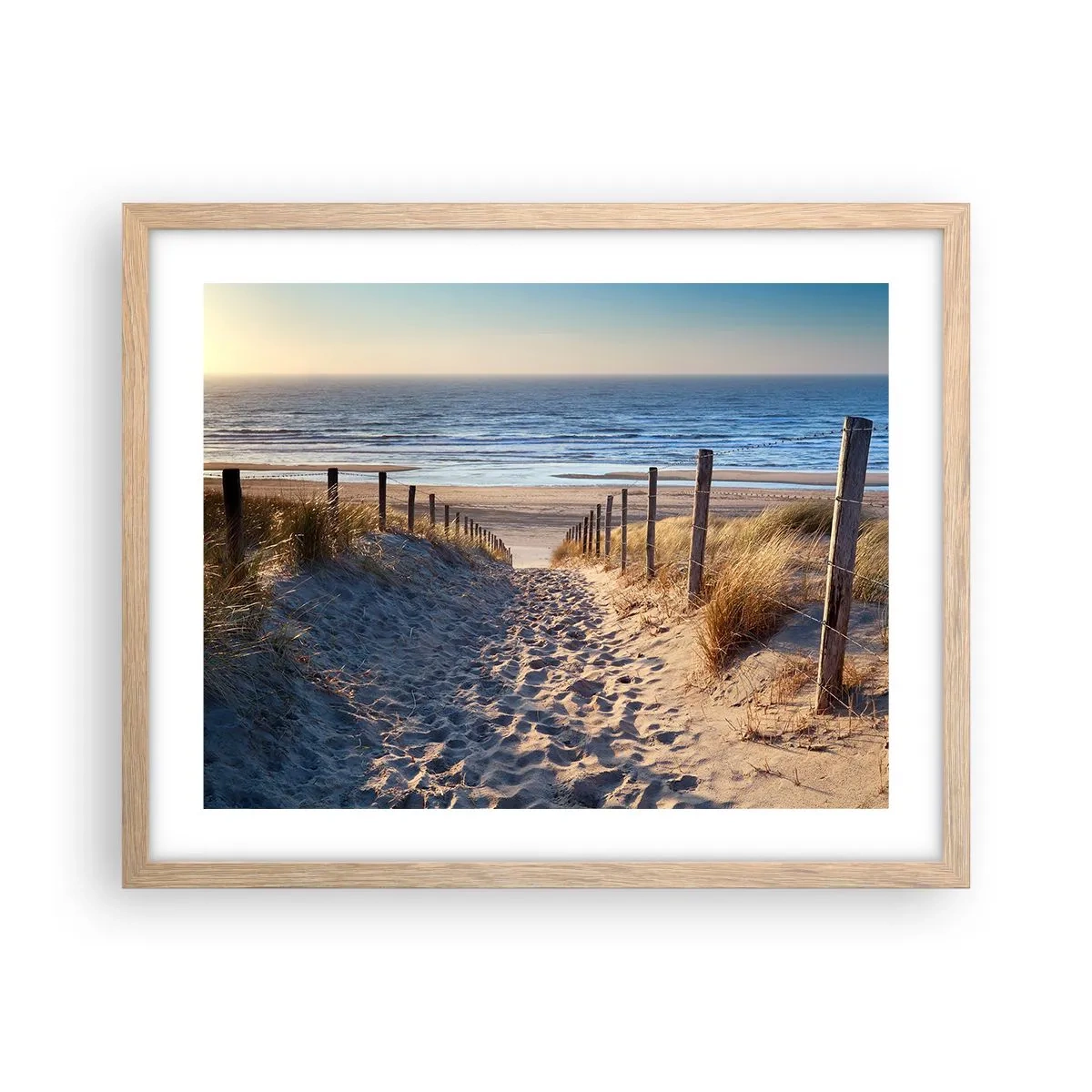 Poster în ramă de stejar deschis - Zumzet de mare, o plajă sălbatică printre ierburi... - 50x40 cm