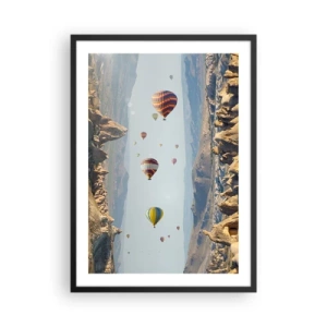 Poster în ramă neagră - Baloane cu aer cald plutind peste teren stâncos - 50x70cm - Orice este posibil aici - Decorațiune modernă pentru perete pentru living și dormitor ARTTOR