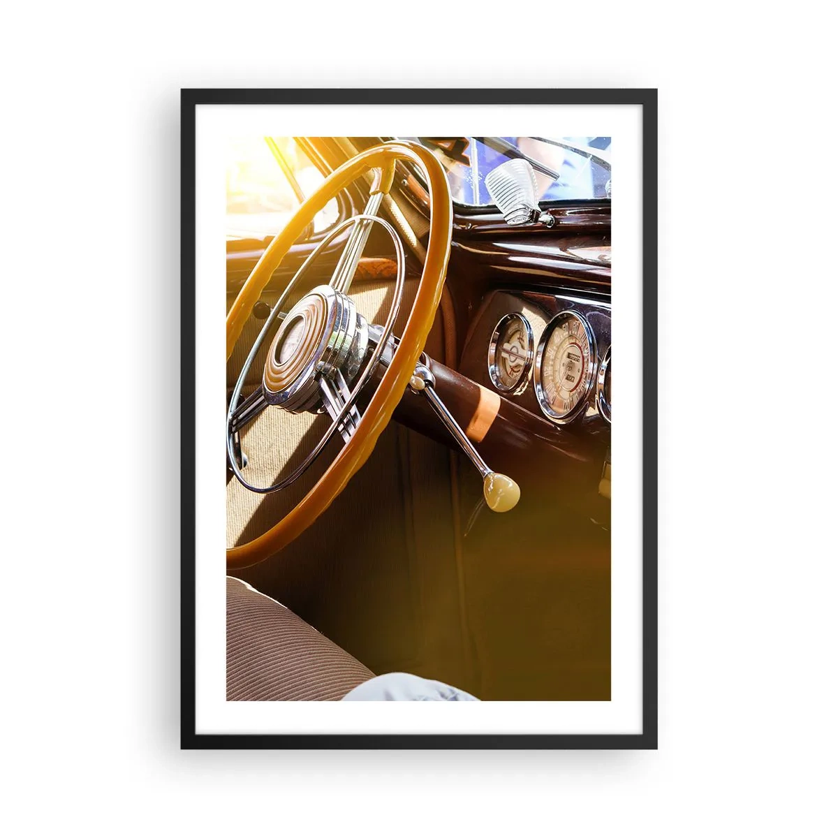 Poster în ramă neagră - Interiorul unei mașini clasice cu volan - 50x70cm - O adiere de lux din trecut - Decorațiune modernă pentru perete pentru living și dormitor ARTTOR