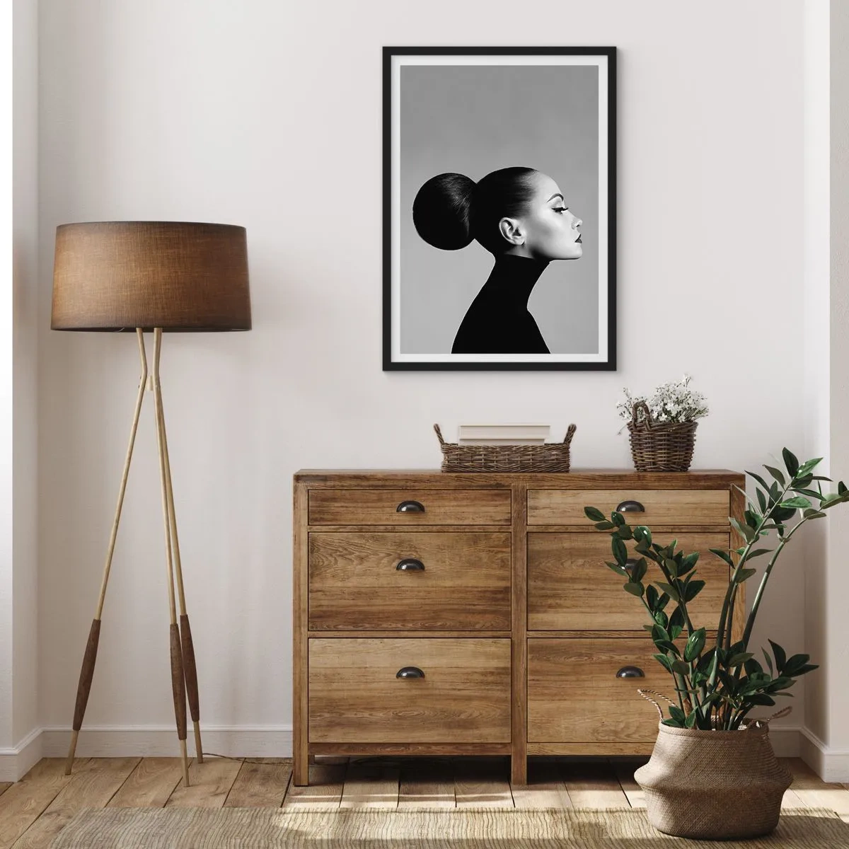 Poster în ramă neagră - Profilul unei femei în alb și negru, cu o coafură elegantă - 50x70cm - Nefertiti contemporană - Decorațiune modernă pentru perete pentru living și dormitor ARTTOR