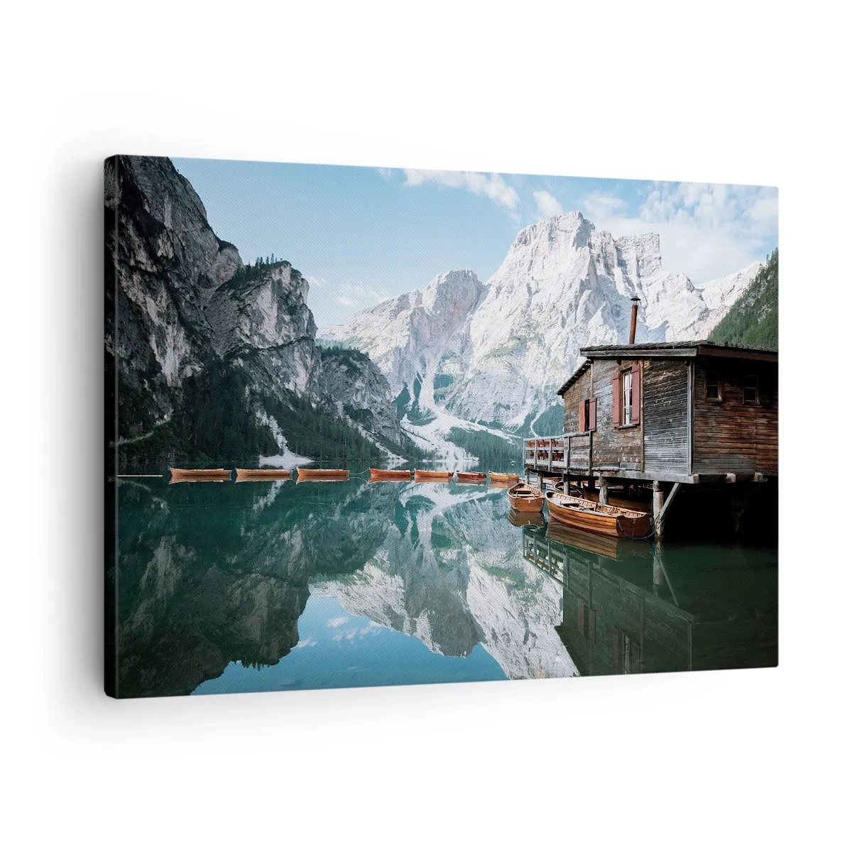 Tablou pe pânză Canvas - O căsuță din lemn lângă un lac de munte liniștit - 70x50cm - Dimineață cristalină de munte - Decorațiune modernă pentru perete pentru living și dormitor ARTTOR