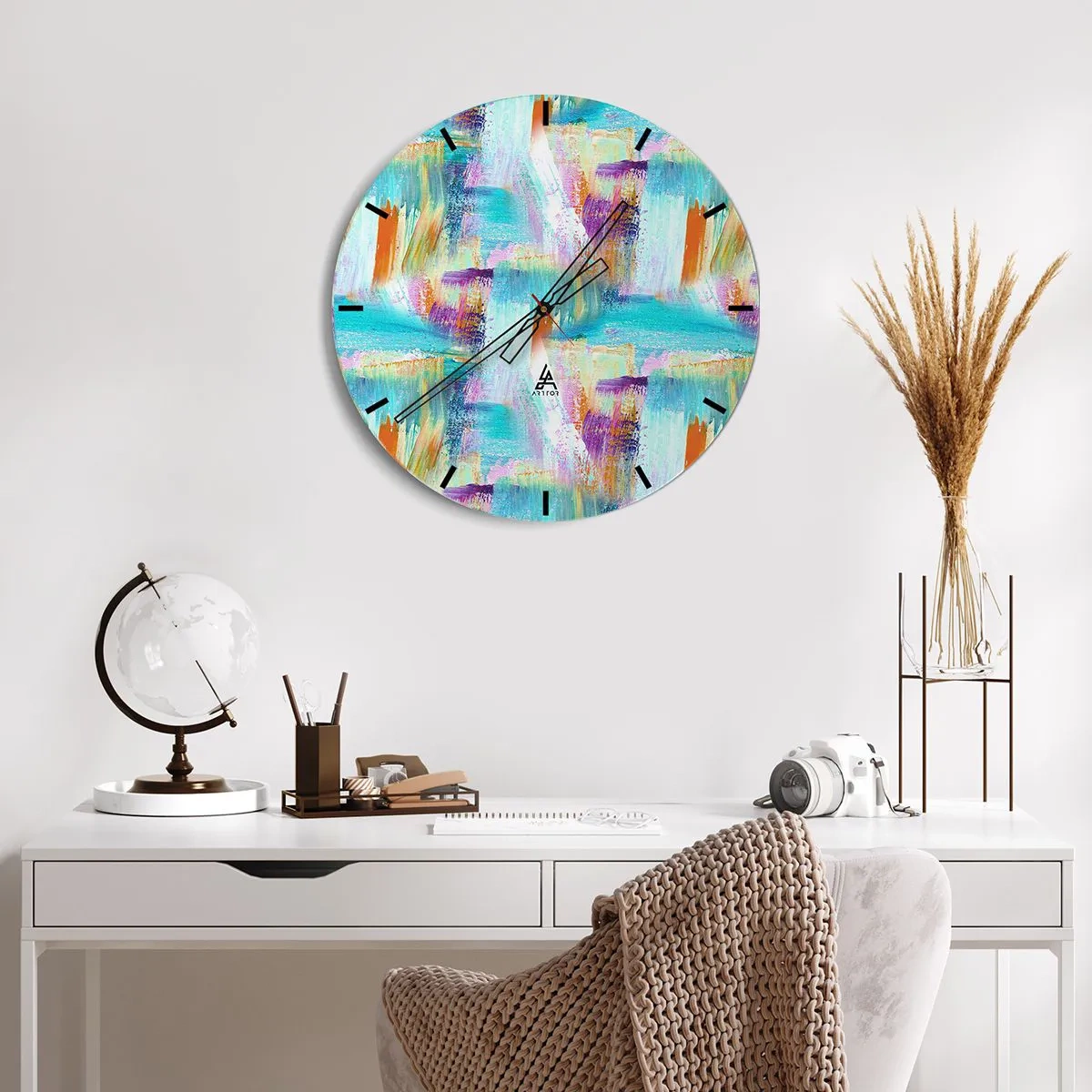 Ceas de perete - Ceas pe sticlă - Tușe de vopsea abstracte în culori vibrante - 30x30cm - Mâzgălire veselă - Decorațiune modernă pentru perete pentru living, bucătărie și dormitor ARTTOR