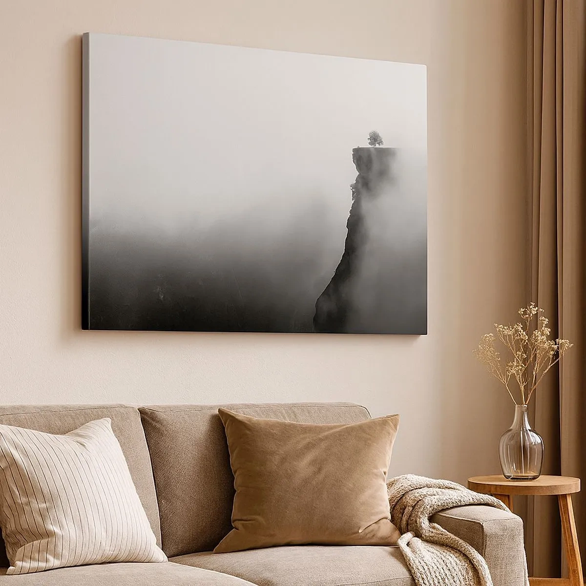 Tablou pe pânză Canvas - Un copac singuratic pe marginea unei stânci înconjurat de ceață - 70x50cm - La capătul lumii - Decorațiune modernă pentru perete pentru living și dormitor ARTTOR