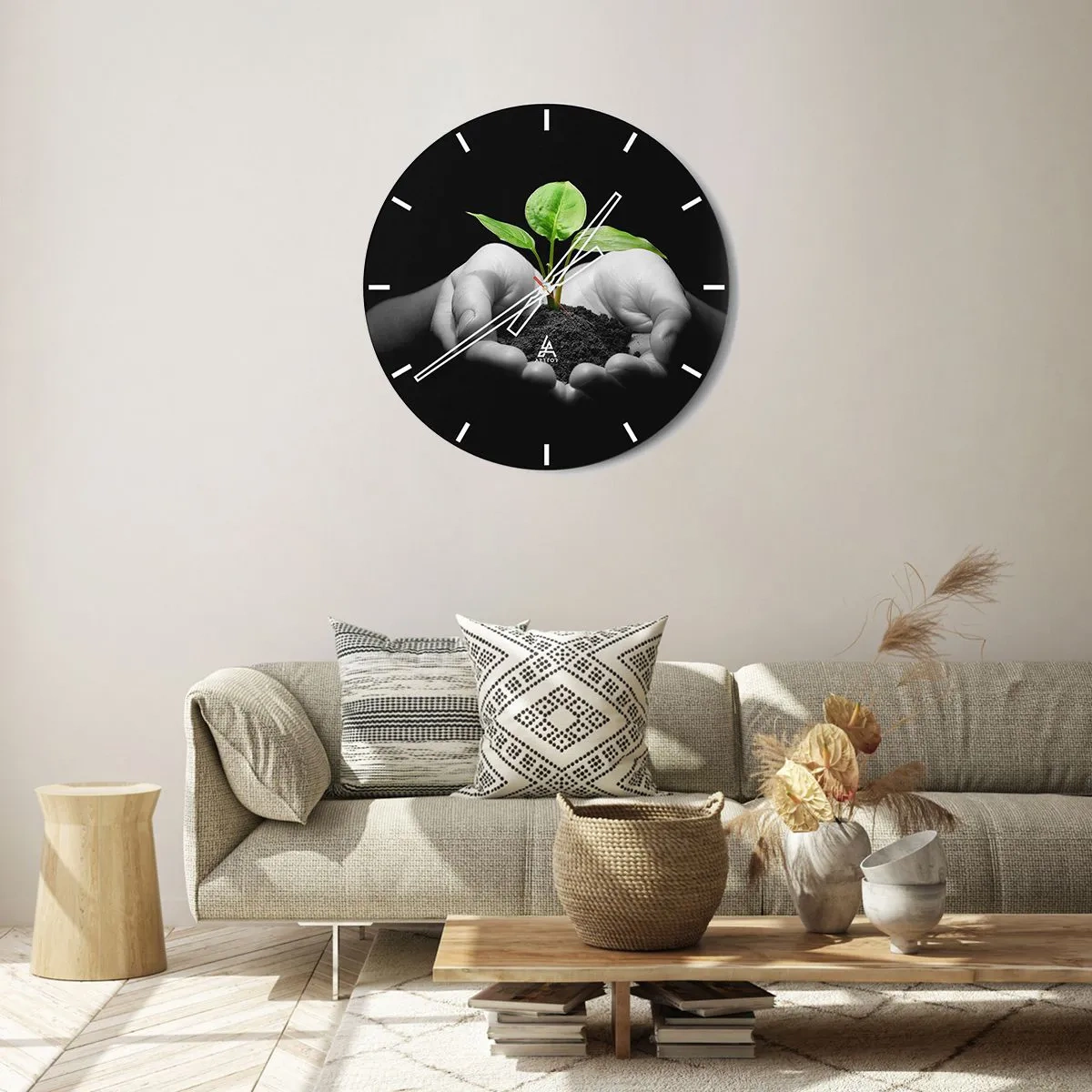 Ceas de perete - Ceas pe sticlă - O vlăstă verde ținută în mâini pe un fundal negru - 30x30cm - Iubesc natura, o protejez - Decorațiune modernă pentru perete pentru living, bucătărie și dormitor ARTTOR