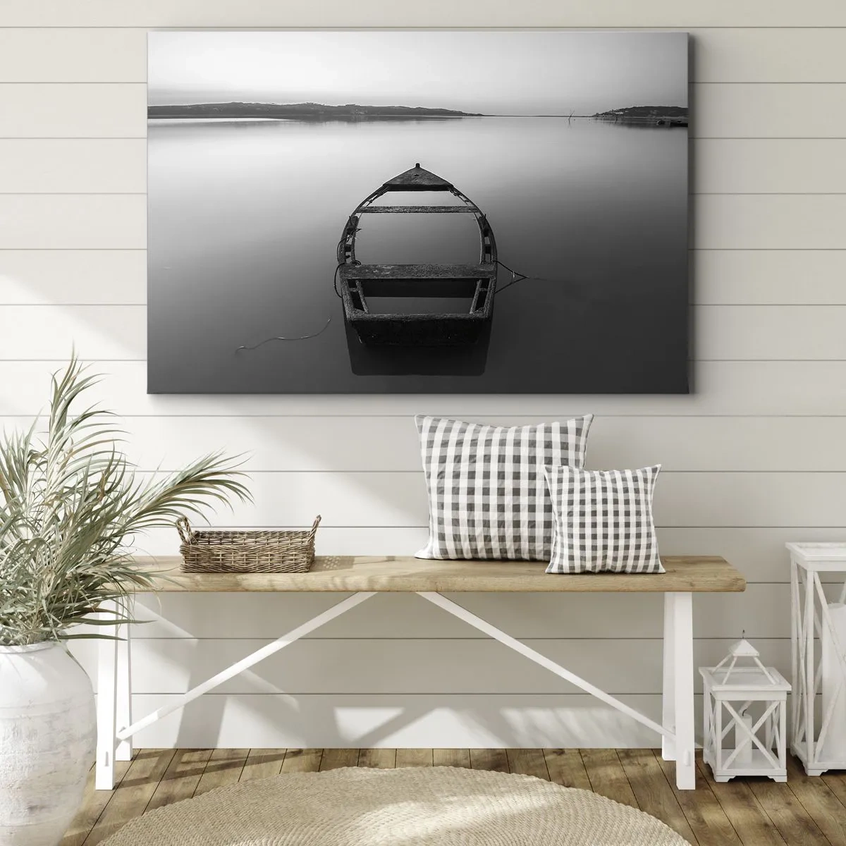 Tablou pe pânză Canvas - O barcă singuratică pe un lac liniștit, în nuanțe de alb și negru - 70x50cm - Dor și melancolie - Decorațiune modernă pentru perete pentru living și dormitor ARTTOR