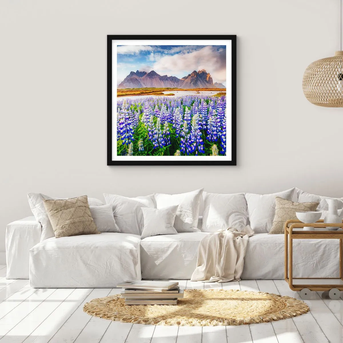 Poster în ramă neagră - Putere și severitate alături de blândețe - 40x40 cm