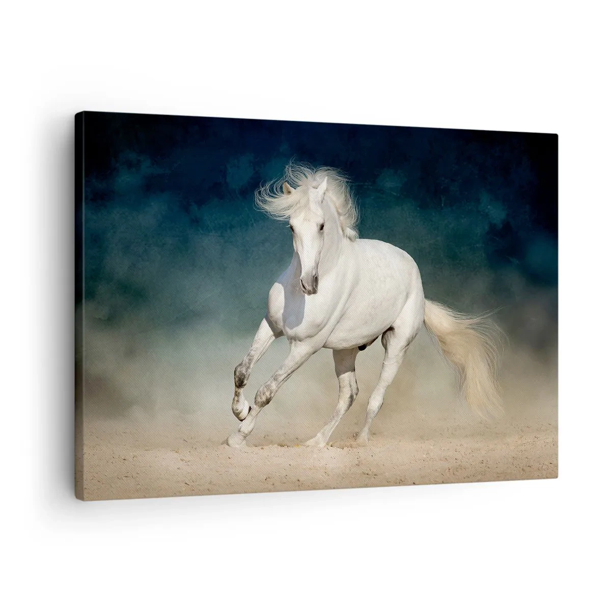 Tablou pe pânză Canvas - Un cal alb galopând pe un cer încețoșat - 70x50cm - Libertate în stare pură - Decorațiune modernă pentru perete pentru living și dormitor ARTTOR