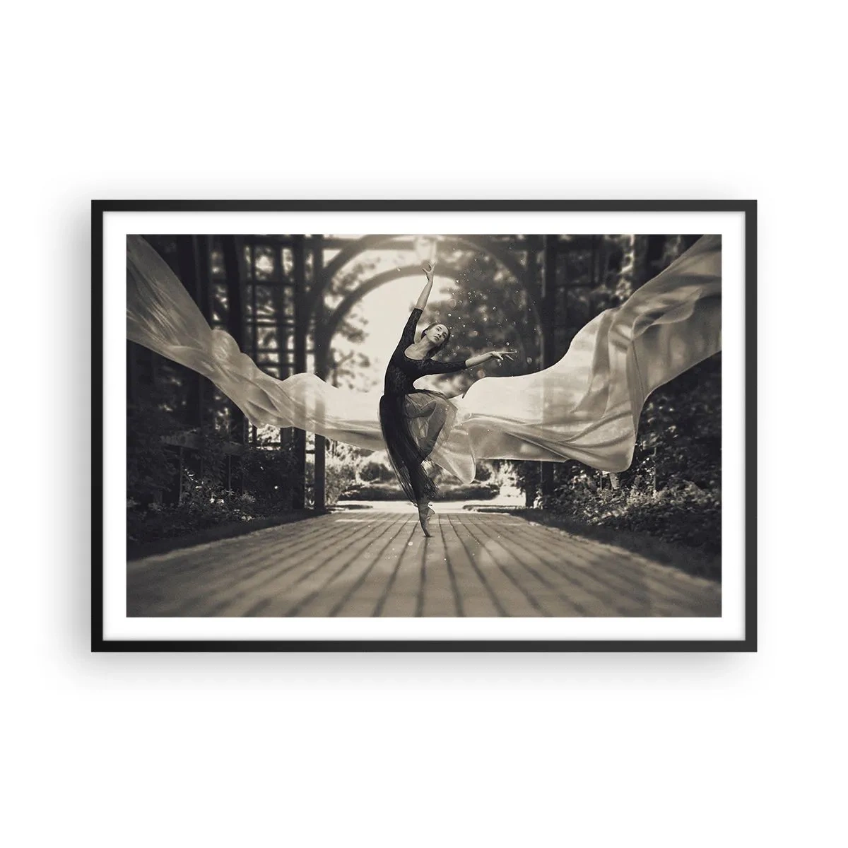 Poster în ramă neagră - Dansul spiritului de grădină - 91x61 cm