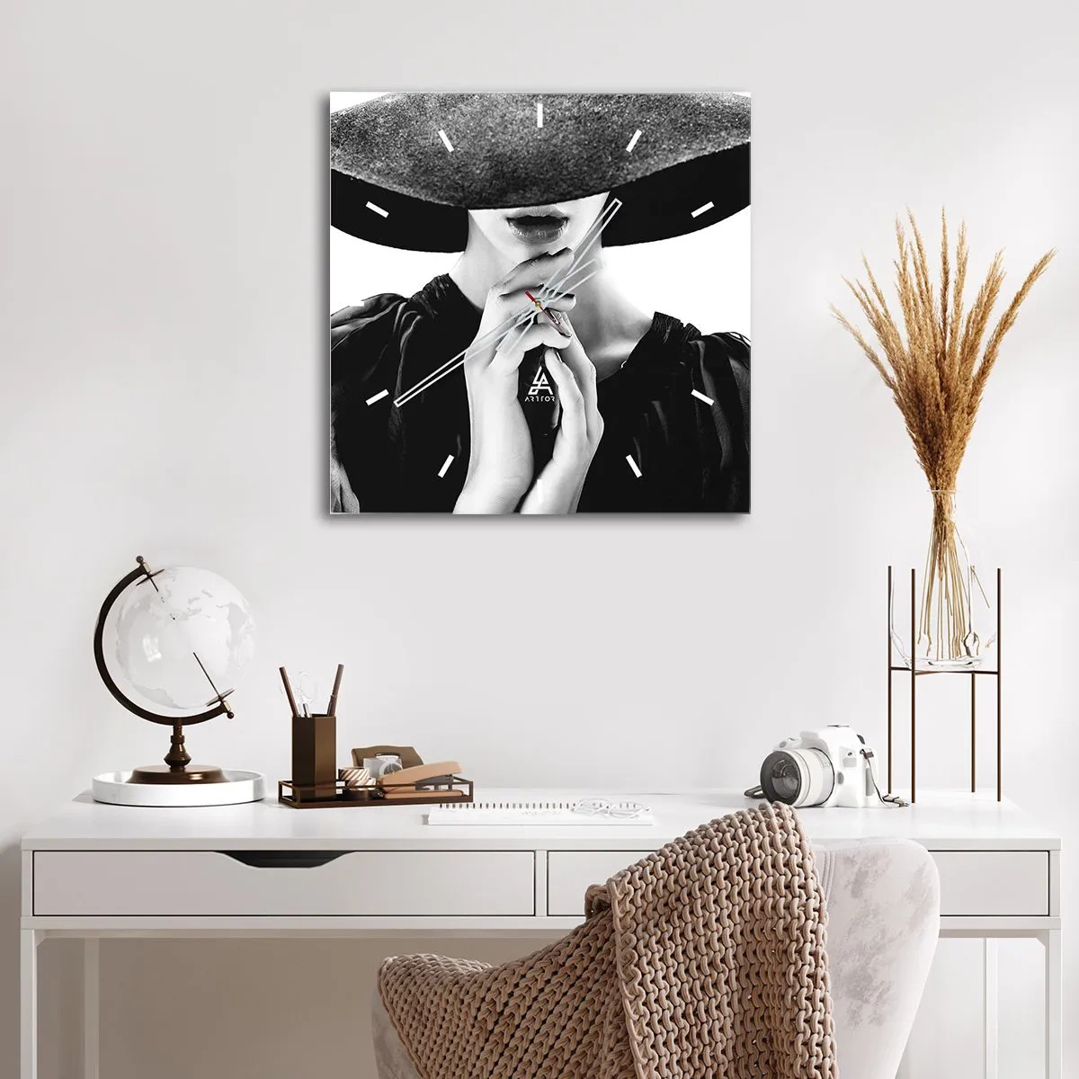 Ceas de perete - Ceas pe sticlă - Frumusețea ascunsă - 30x30 cm