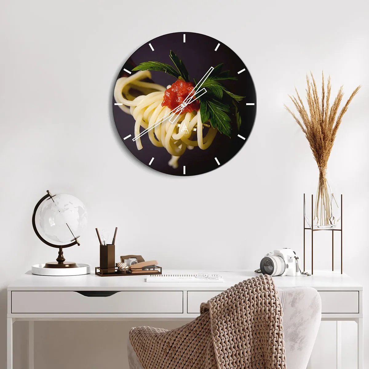 Ceas de perete - Ceas pe sticlă - Spaghete cu sos de roșii și ierburi aromatice - 30x30cm - Mușcătură gustoasă - Decorațiune modernă pentru perete pentru living, bucătărie și dormitor ARTTOR