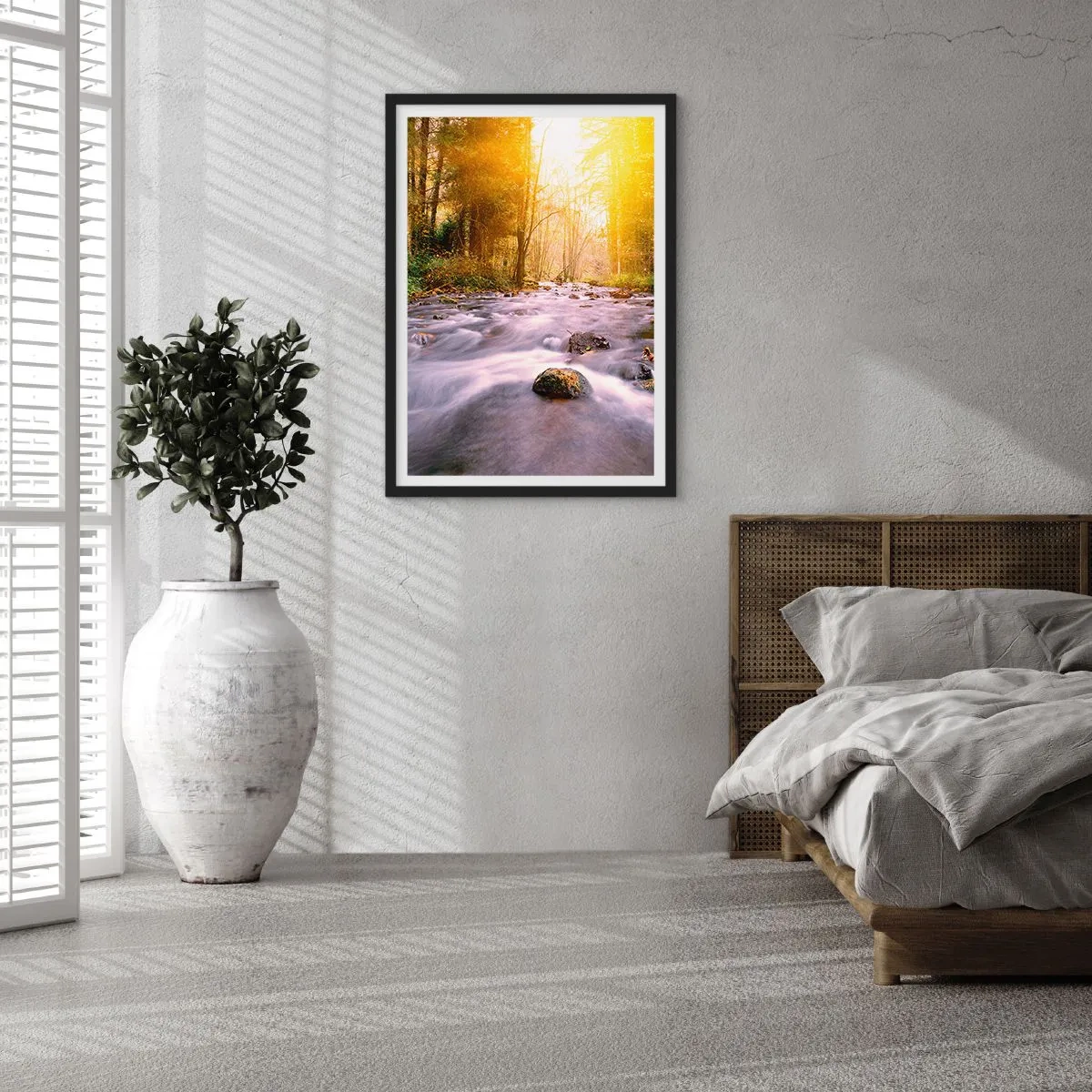 Poster în ramă neagră - Un pârâu în pădure, în lumina soarelui - 50x70cm - Malachit în rame de argint și aur - Decorațiune modernă pentru perete pentru living și dormitor ARTTOR