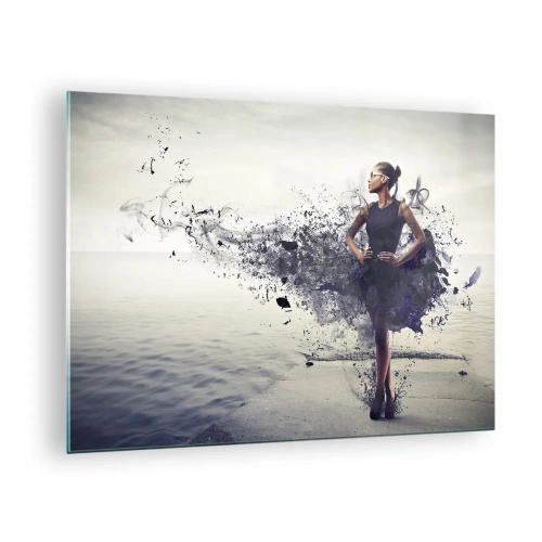 Tablou pe sticlă - O femeie într-o rochie neclară pe fundalul unei ape calme - 70x50cm - Venus africană - Decorațiune modernă pentru perete pentru living și dormitor ARTTOR