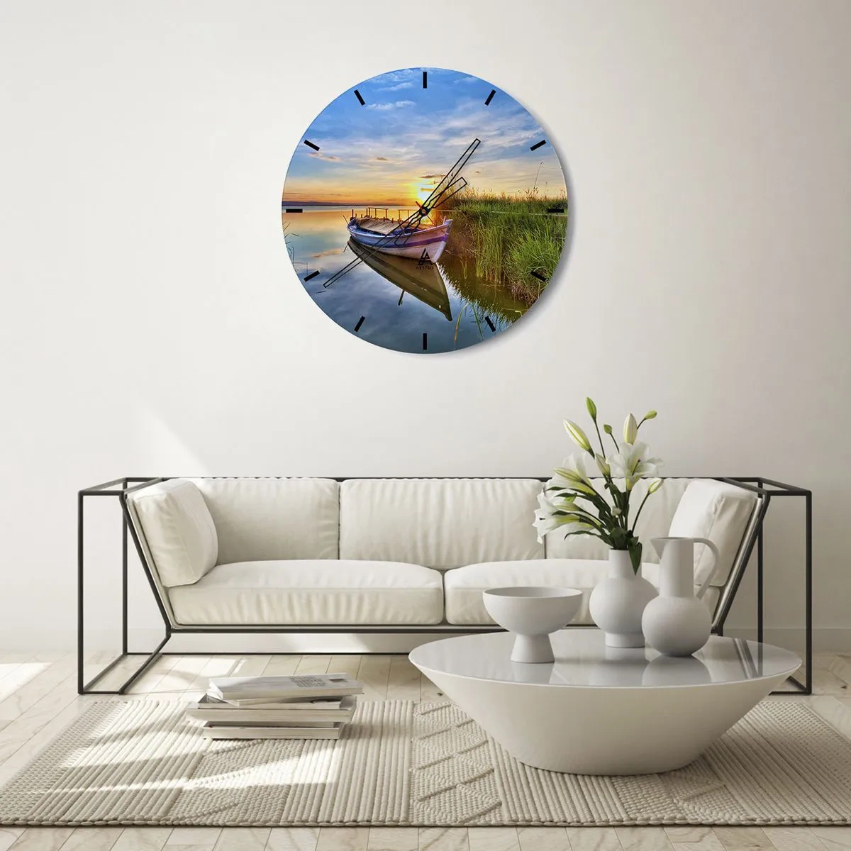 Ceas de perete - Ceas pe sticlă - O barcă pe lac la apus - 30x30cm - Golfulețul viselor împlinite - Decorațiune modernă pentru perete pentru living, bucătărie și dormitor ARTTOR