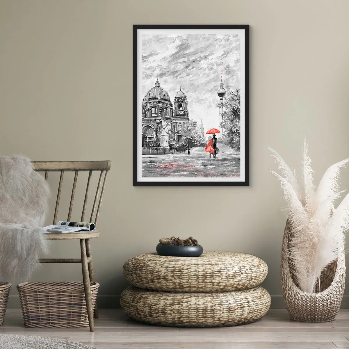 Poster în ramă neagră - O figură cu o umbrelă roșie pe fundalul arhitecturii berlineze - 50x70cm - Reuniune în Berlin - Decorațiune modernă pentru perete pentru living și dormitor ARTTOR