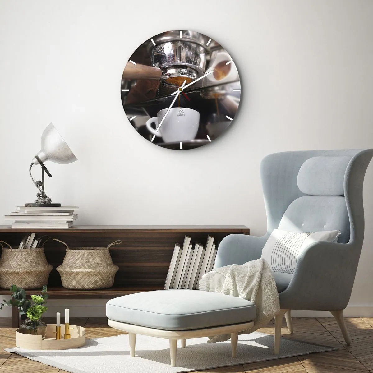 Ceas de perete - Ceas pe sticlă - Prim-plan al unui aparat de cafea cu o ceașcă de espresso - 30x30cm - Cel mai bun moment al zilei - Decorațiune modernă pentru perete pentru living, bucătărie și dormitor ARTTOR