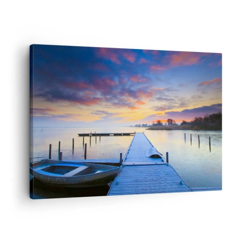 Tablou pe pânză Canvas - Un debarcader pe malul lacului la apus, cu o barcă la țărm - 70x50cm - Seninătate mov-auriu - Decorațiune modernă pentru perete pentru living și dormitor ARTTOR