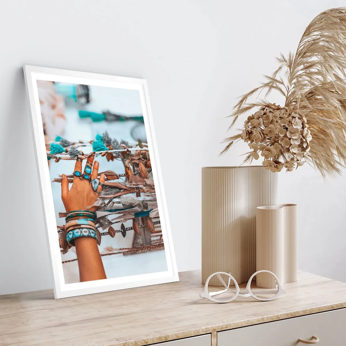 Poster în ramă albă - Comori locale - 61x91 cm