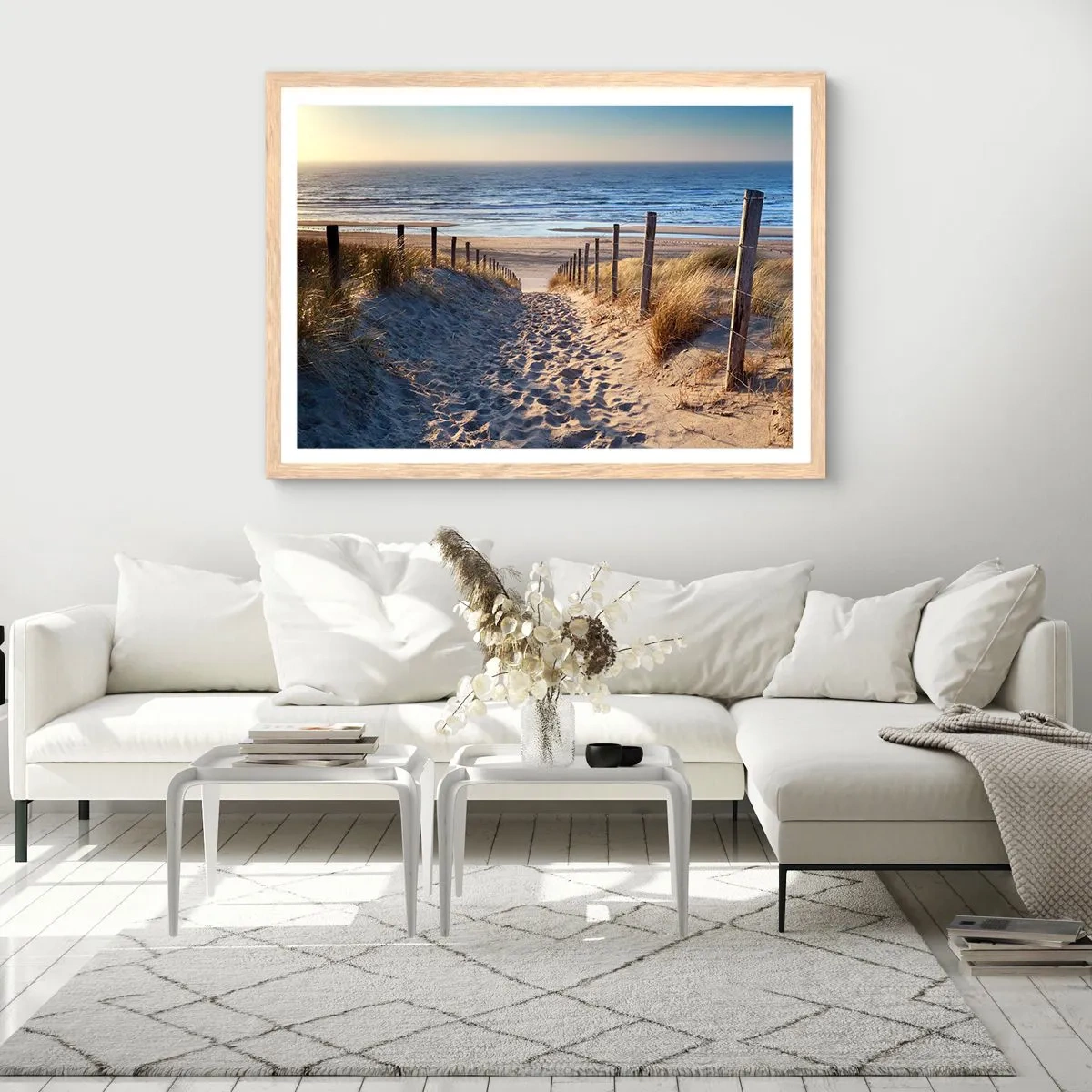 Poster în ramă de stejar deschis - Zumzet de mare, o plajă sălbatică printre ierburi... - 70x50 cm