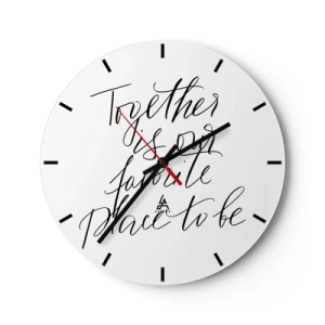 Ceas de perete - Ceas pe sticlă - Citatul „Împreună este locul nostru preferat” pe fundalul unui ceas alb - 30x30cm - O simți și tu? - Decorațiune modernă pentru perete pentru living, bucătărie și dormitor ARTTOR