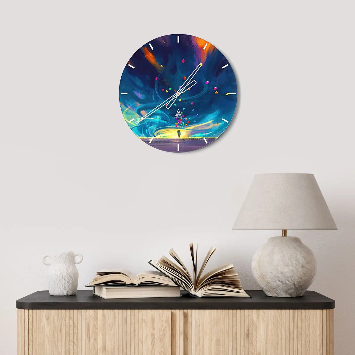 Ceas de perete - Ceas pe sticlă - O persoană cu baloane colorate pe un fundal dinamic al cerului. - 30x30cm - Pe un vânt albastru - Decorațiune modernă pentru perete pentru living, bucătărie și dormitor ARTTOR