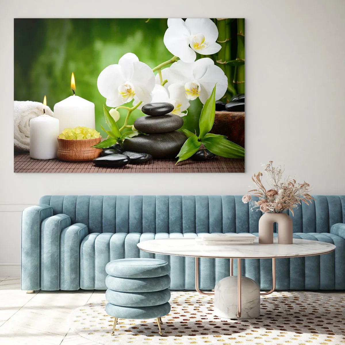 Tablou pe sticlă - Spa cu orhidee, pietre și lumânări pe un fundal verde - 70x50cm - Fragrant, floral, atingere delicată - Decorațiune modernă pentru perete pentru living și dormitor ARTTOR