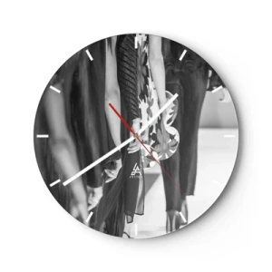 Ceas de perete - Ceas pe sticlă - Siluete alb-negru ale unor modele în ținute elegante - 30x30cm - Paradă elegantă - Decorațiune modernă pentru perete pentru living, bucătărie și dormitor ARTTOR