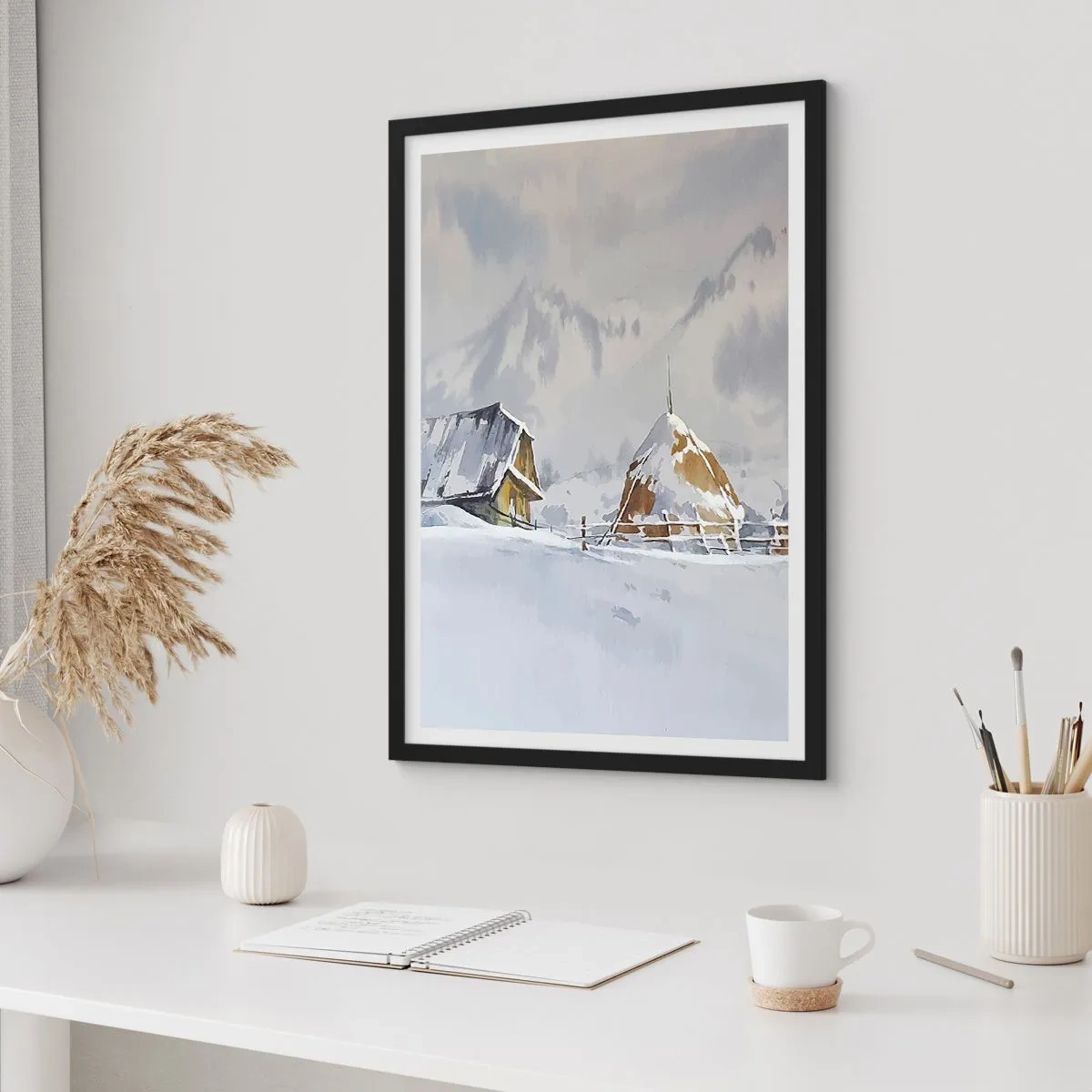 Poster în ramă neagră - Peisaj de iarnă cu o căsuță și un car cu fân în munți - 50x70cm - Într-o vale înzăpezită - Decorațiune modernă pentru perete pentru living și dormitor ARTTOR