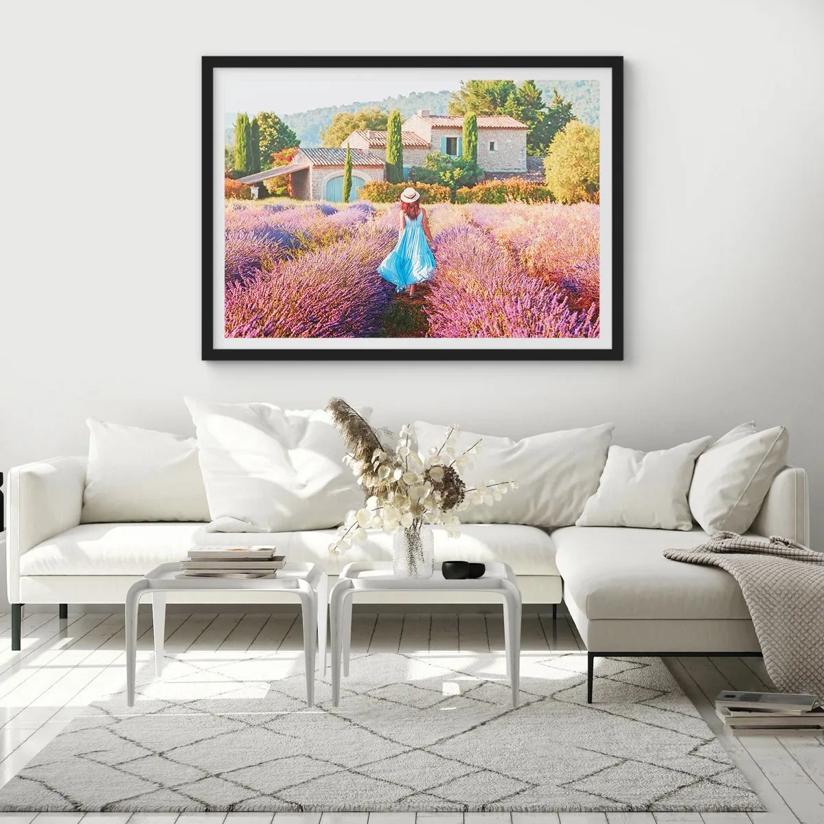 Poster în ramă neagră - Fata de lavandă - 70x50 cm