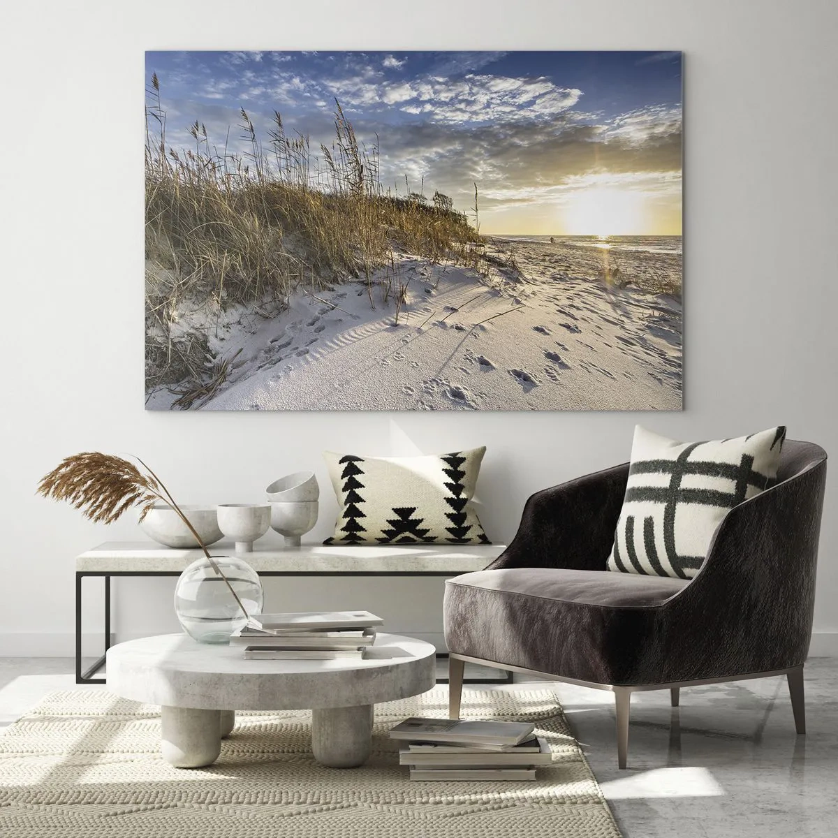 Tablou pe sticlă - Plajă nisipoasă la apus cu ierburi lângă dună - 70x50cm - Invitație la o plimbare - Decorațiune modernă pentru perete pentru living și dormitor ARTTOR