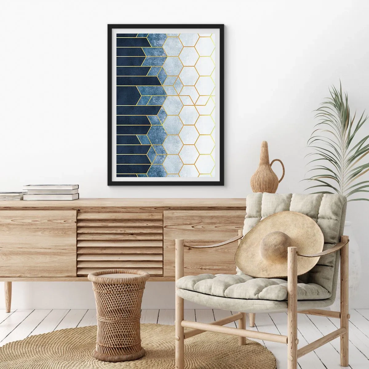 Poster în ramă neagră - Compoziție geometrică în nuanțe de albastru marin și auriu cu hexagoane - 50x70cm - Compoziție în ritm sincopat - Decorațiune modernă pentru perete pentru living și dormitor ARTTOR