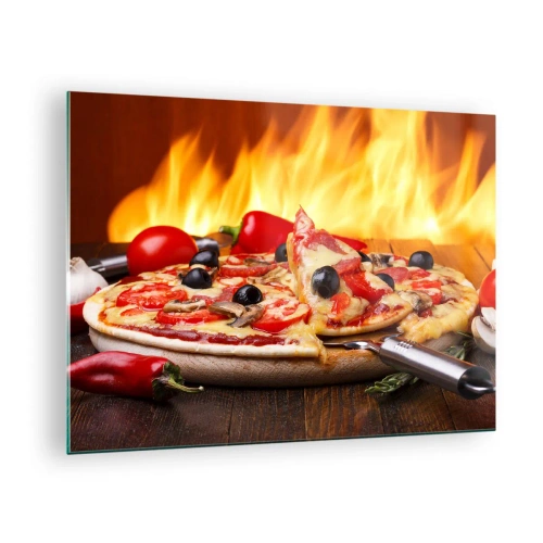 Tablou pe sticlă - Pizza cu măsline pe fundalul flăcărilor de foc - 70x50cm - From Italy with love - Decorațiune modernă pentru perete pentru living și dormitor ARTTOR
