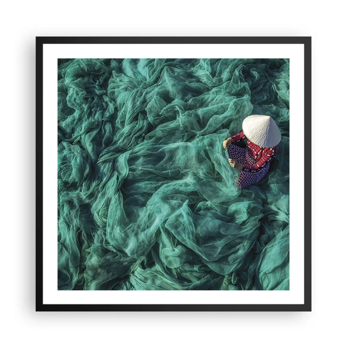 Poster în ramă neagră - Într-o mare de rețea - 60x60 cm